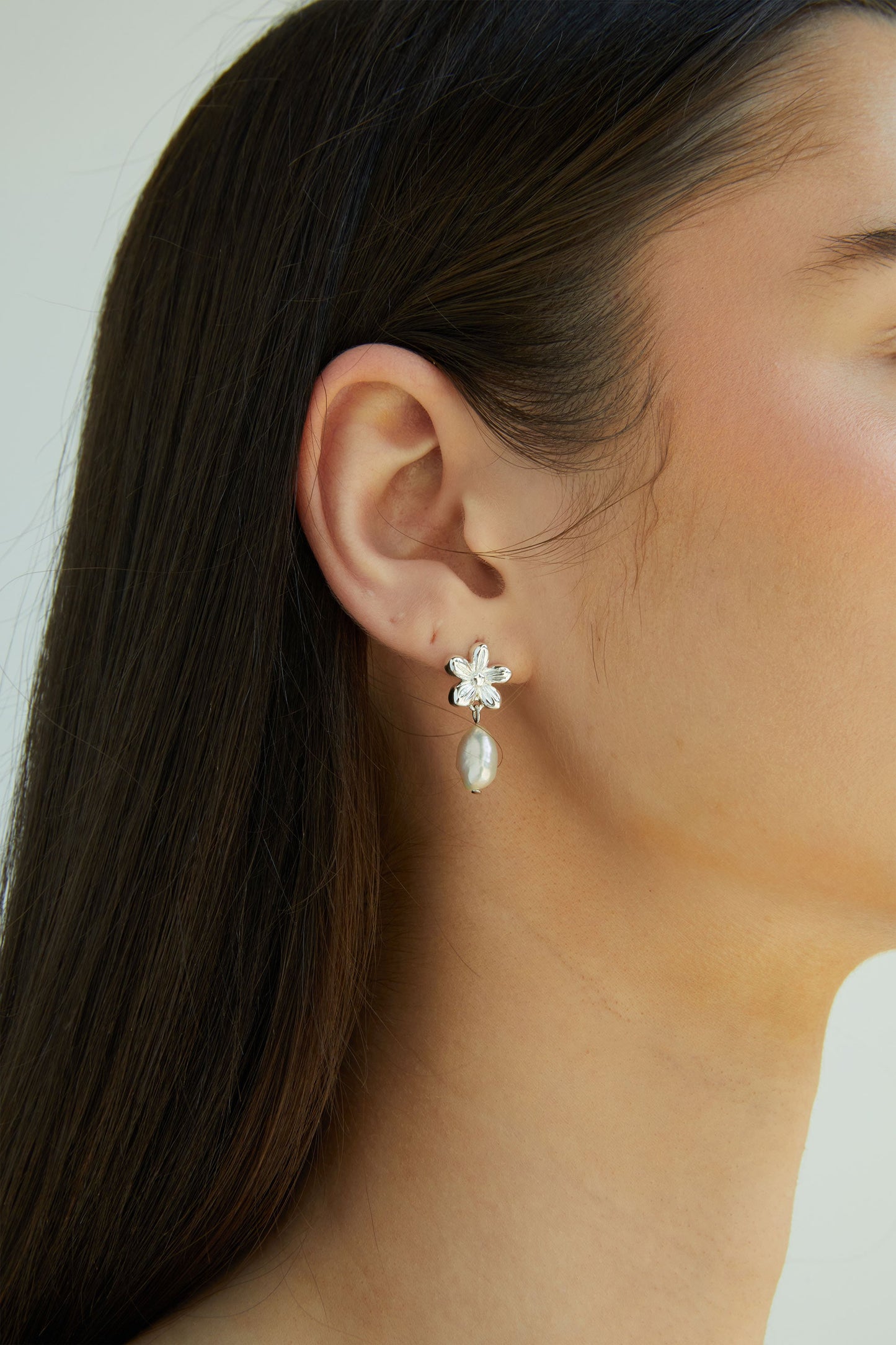 FLOWER STUD WITH PEARL EARRING