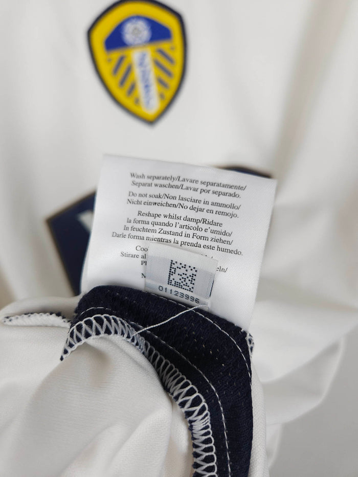 2004-05 Leeds United Home Shirt - detailed view