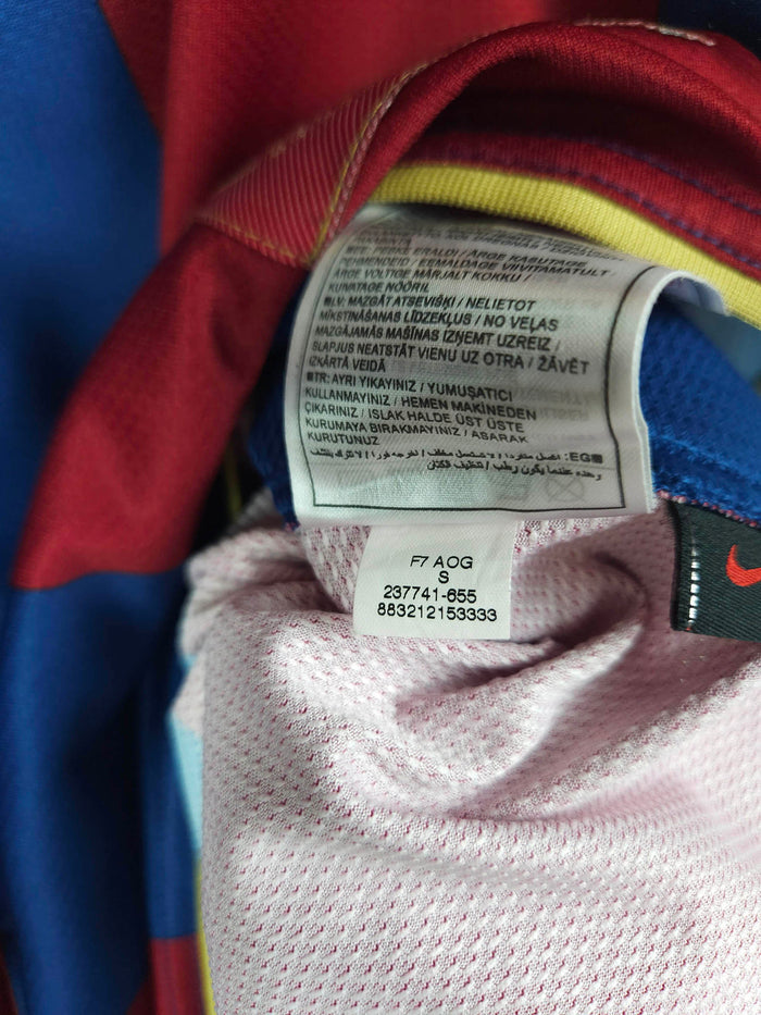 2007-08 Barcelona Home Shirt Messi #19 - detailed view