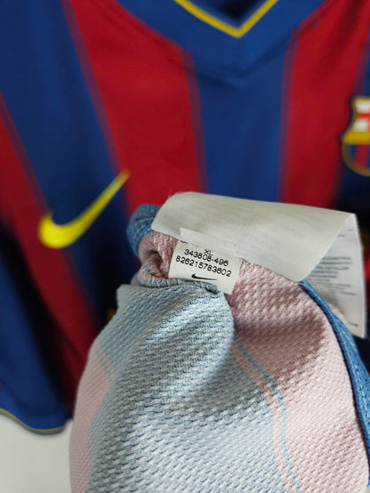 2009-10 Barcelona Home Shirt Messi #10 - detailed view