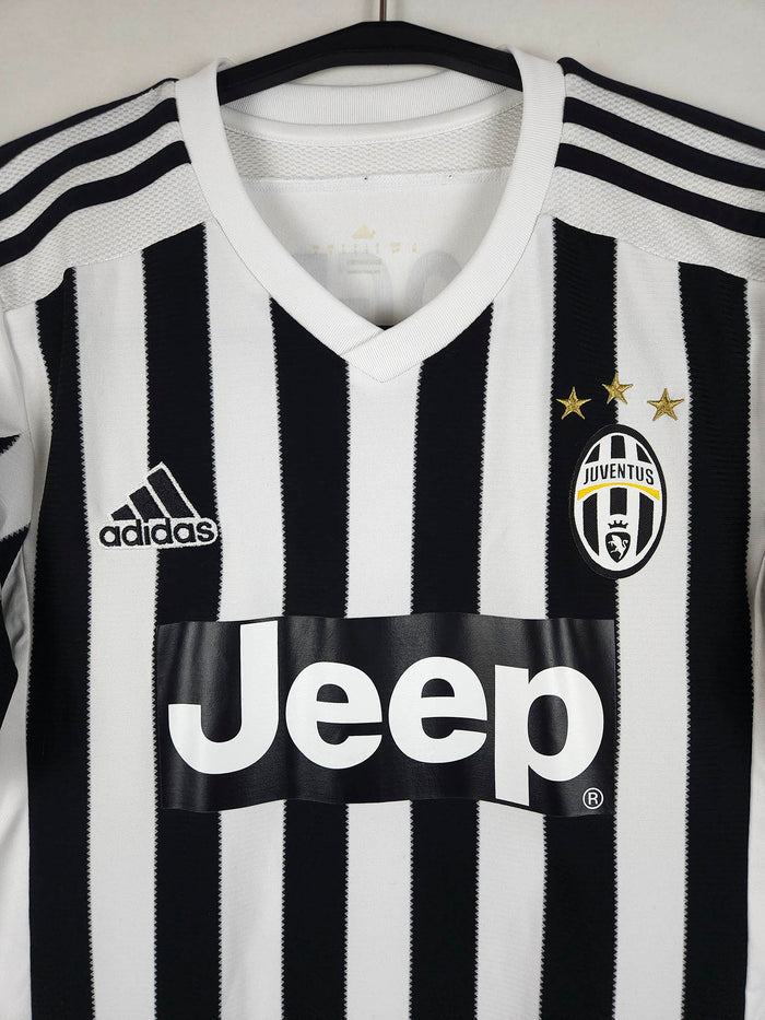 2015-16 Juventus Home Shirt Pogba #10 - detailed view