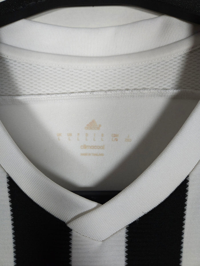 2015-16 Juventus Home Shirt - detailed view