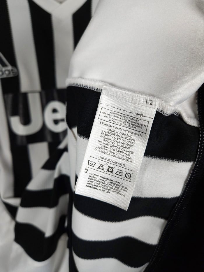 2015-16 Juventus Home Shirt - detailed view