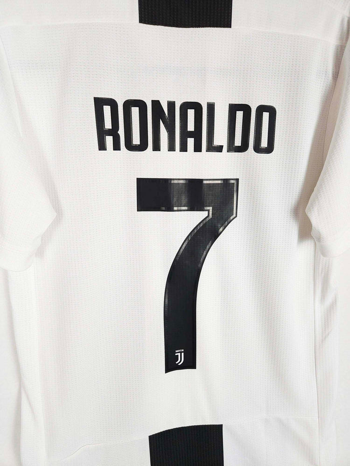 2018-19 Juventus Home Shirt Ronaldo #7 (Pro) - detailed view