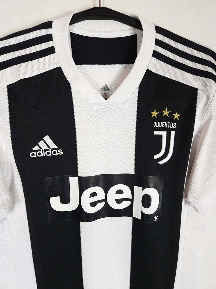 2018-19 Juventus Home Shirt Ronaldo #7 - detailed view