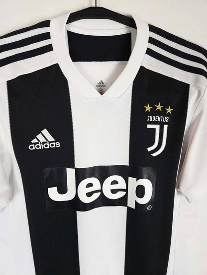 2018-19 Juventus Home Shirt Ronaldo #7 - detailed view