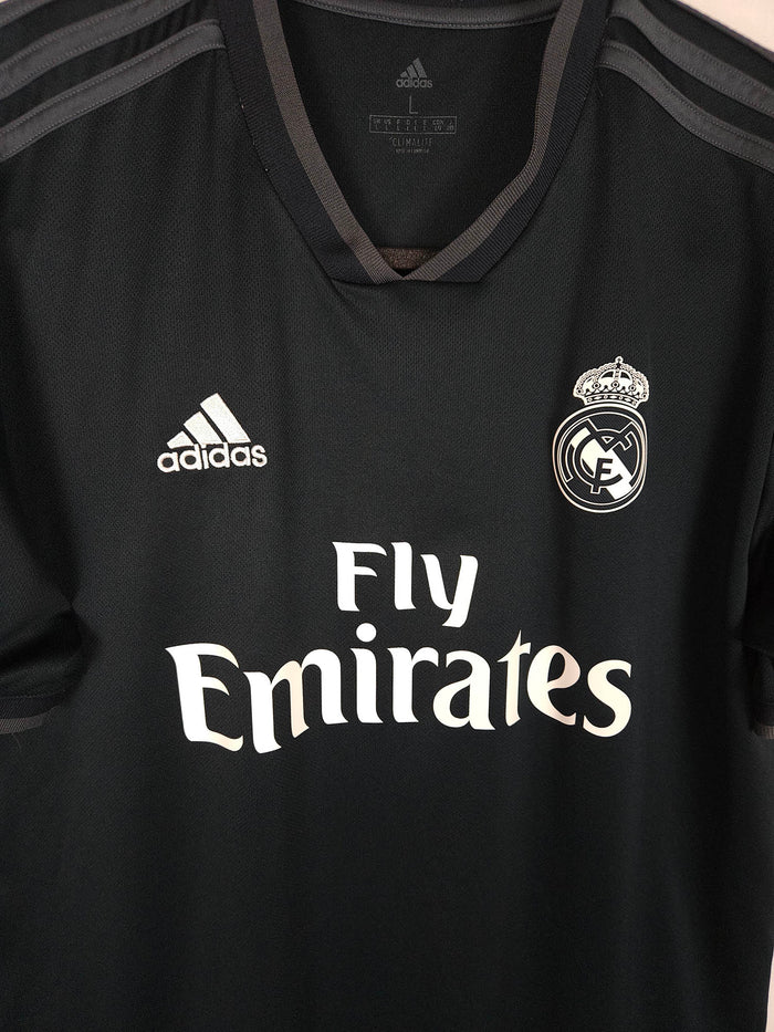 2018-19 Real Madrid Away Shirt Modric #10 - detailed view