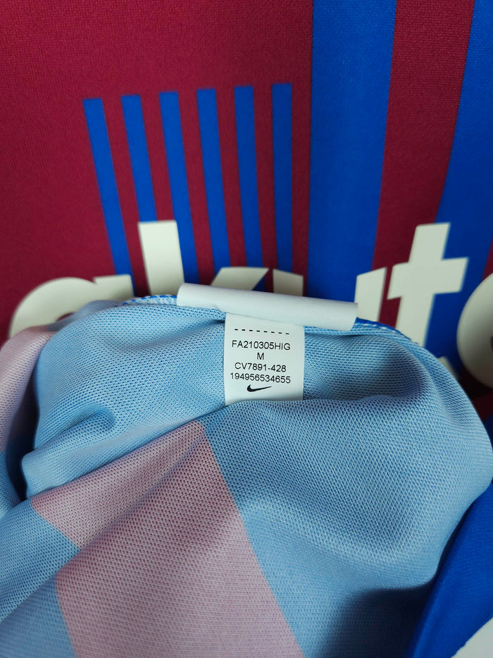2021-22 Barcelona Home Shirt Memphis #9 - detailed view