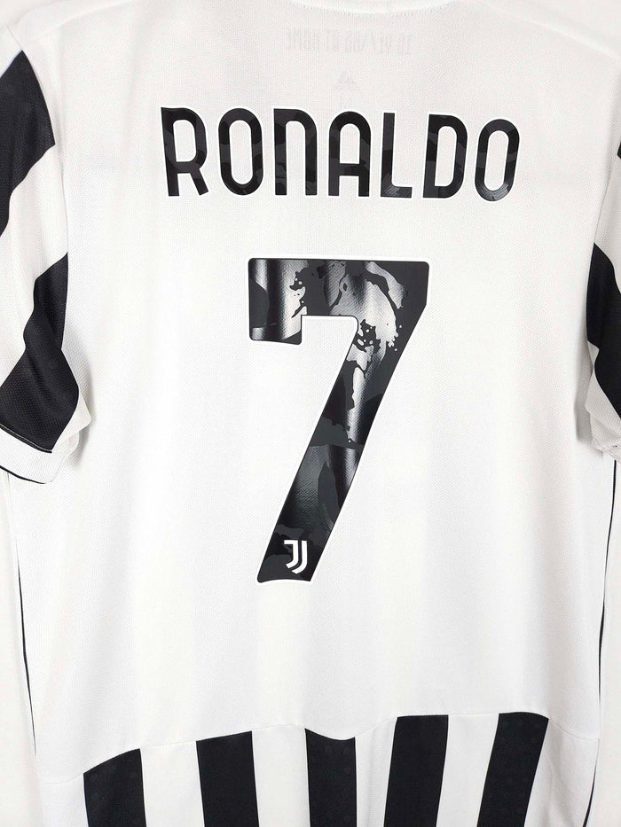 2021-22 Juventus Home Shirt Ronaldo #7 - detailed view