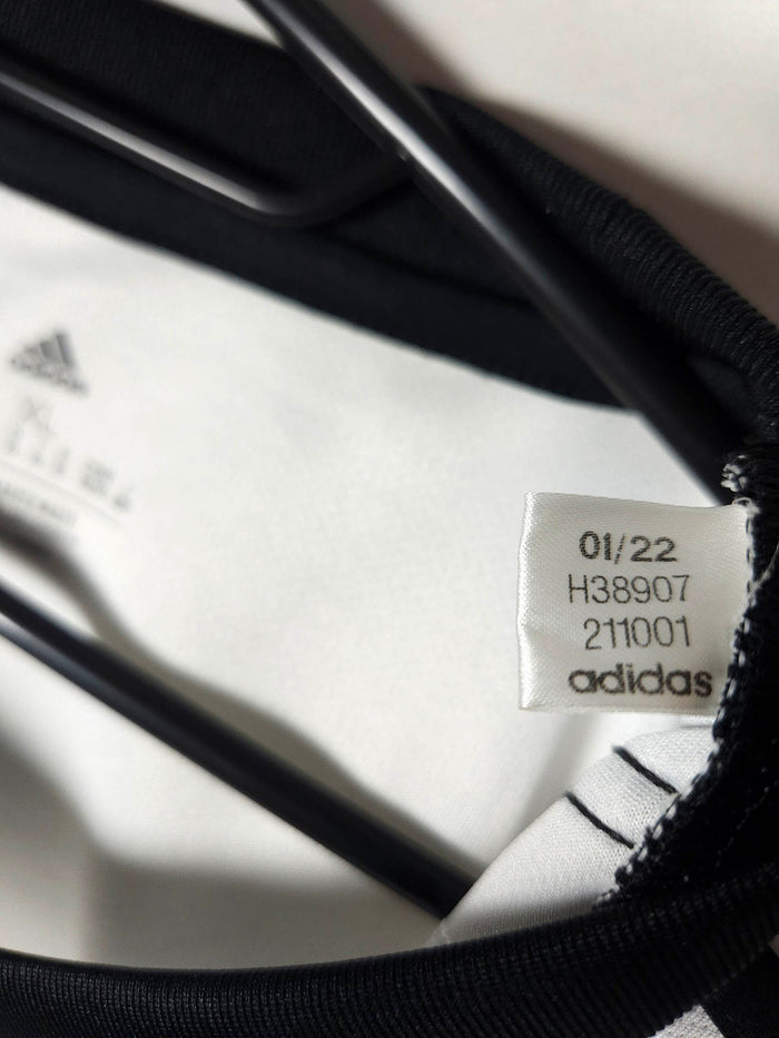 2022-23 Juventus Home Shirt - detailed view