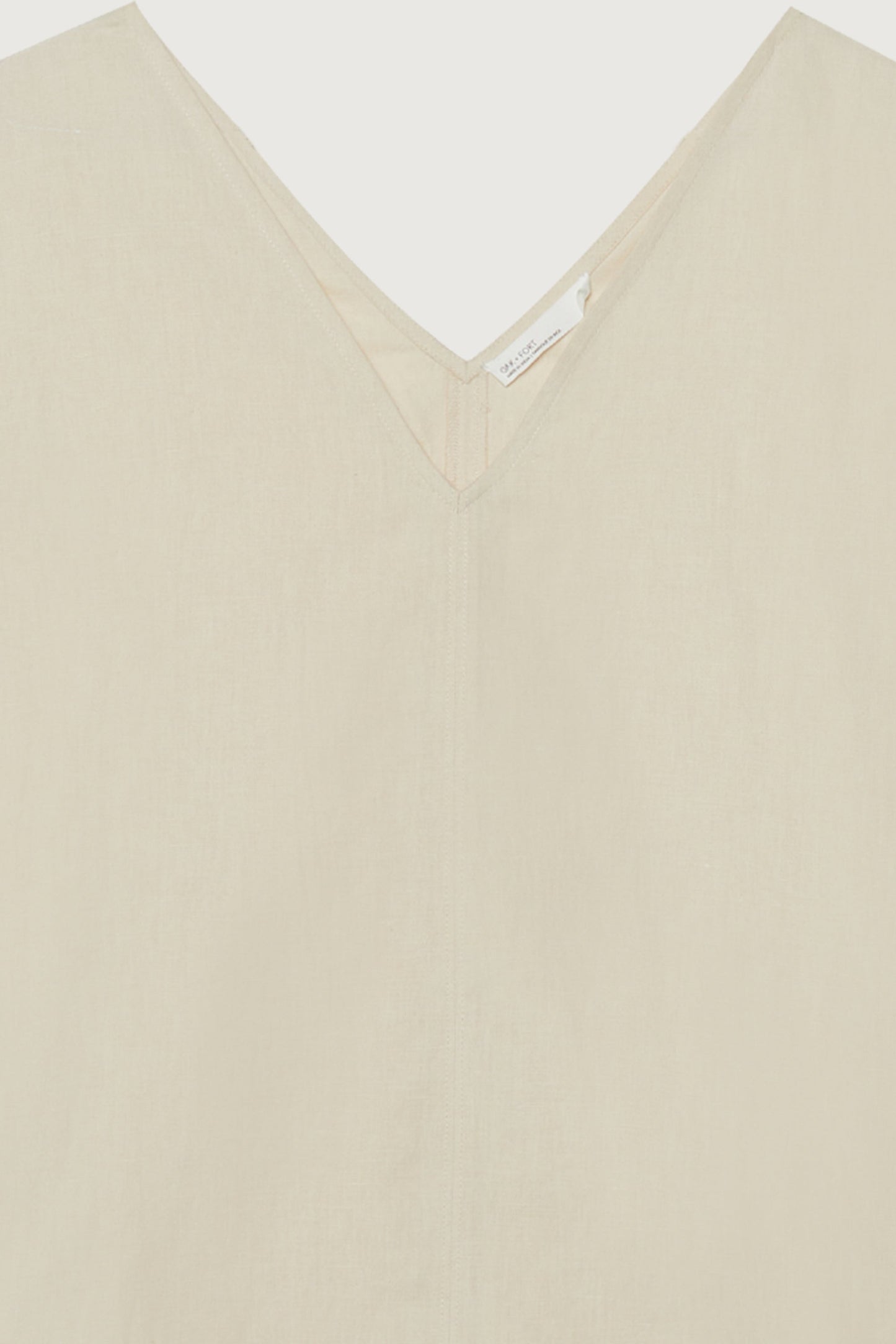 LINEN BLEND V-NECK BLOUSE