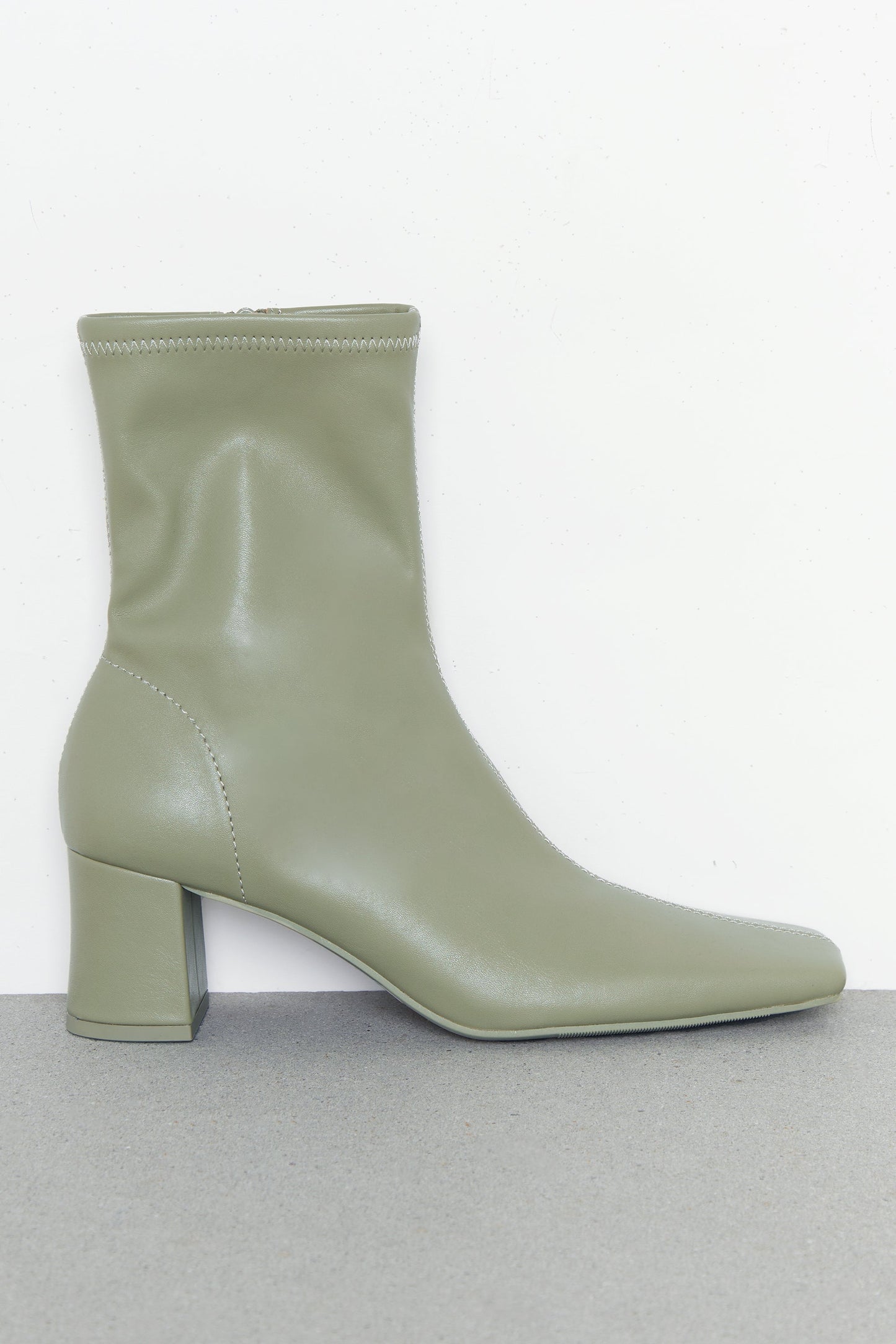 GLOVE BOOT