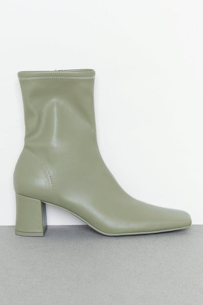 GLOVE BOOT