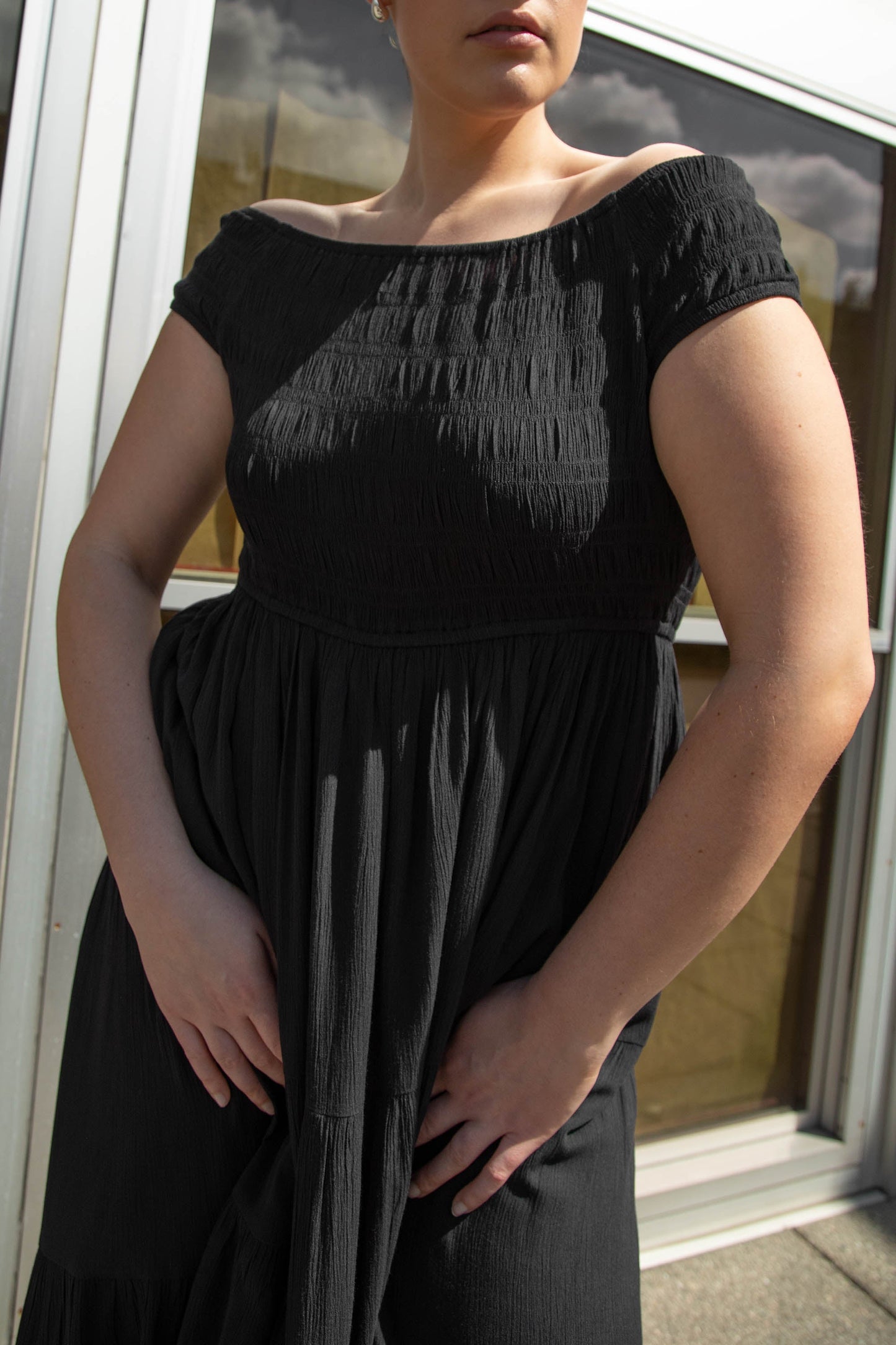 OFF THE SHOULDER CRINKLED MIDI TIERED DRESS