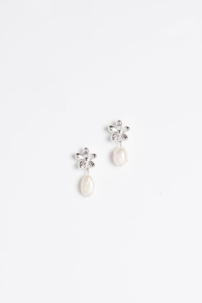 FLOWER STUD WITH PEARL EARRING
