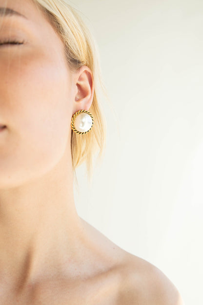 PEARL BUTTON EARRING