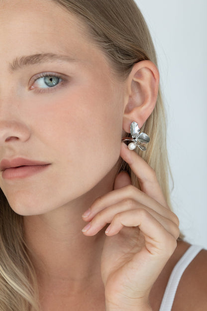 FLOWER EARRING WITH PEARL