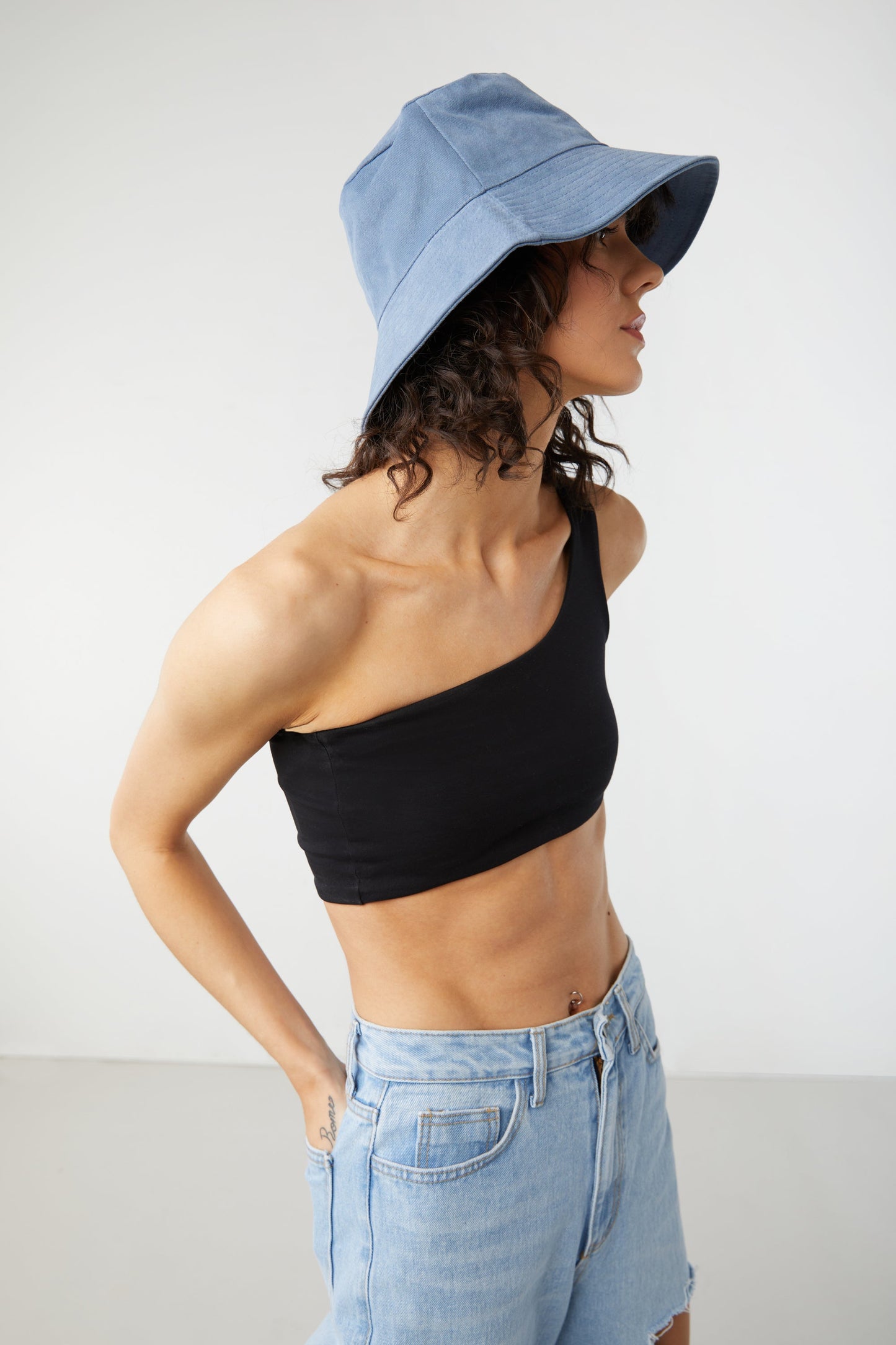 BUCKET HAT