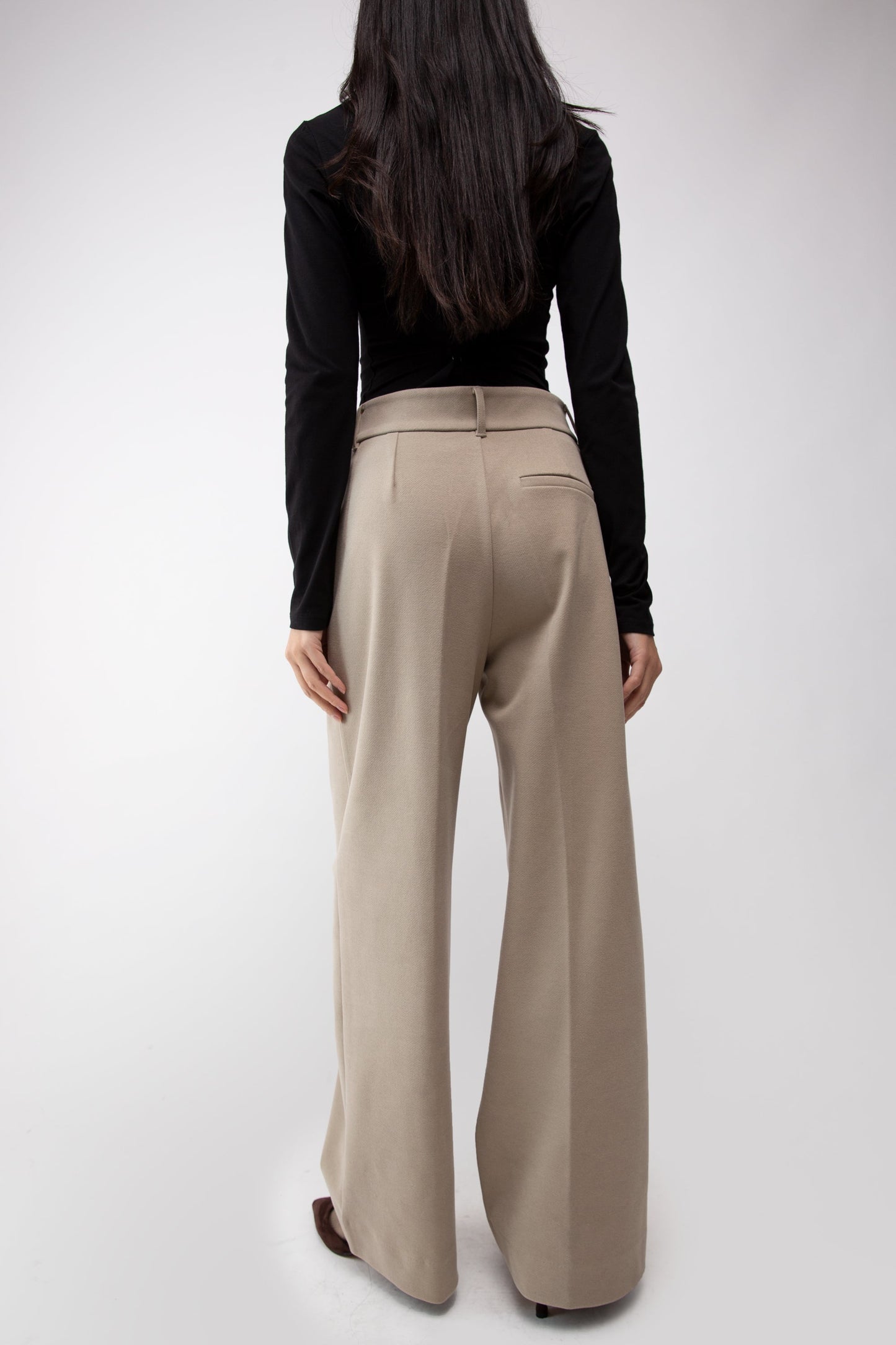 HIGH-RISE STRAIGHT LEG TROUSER WITH PLEATS