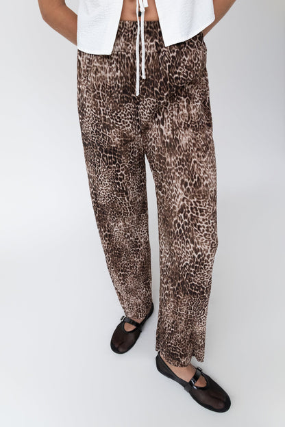LEOPARD PRINT PLEATED PANTS