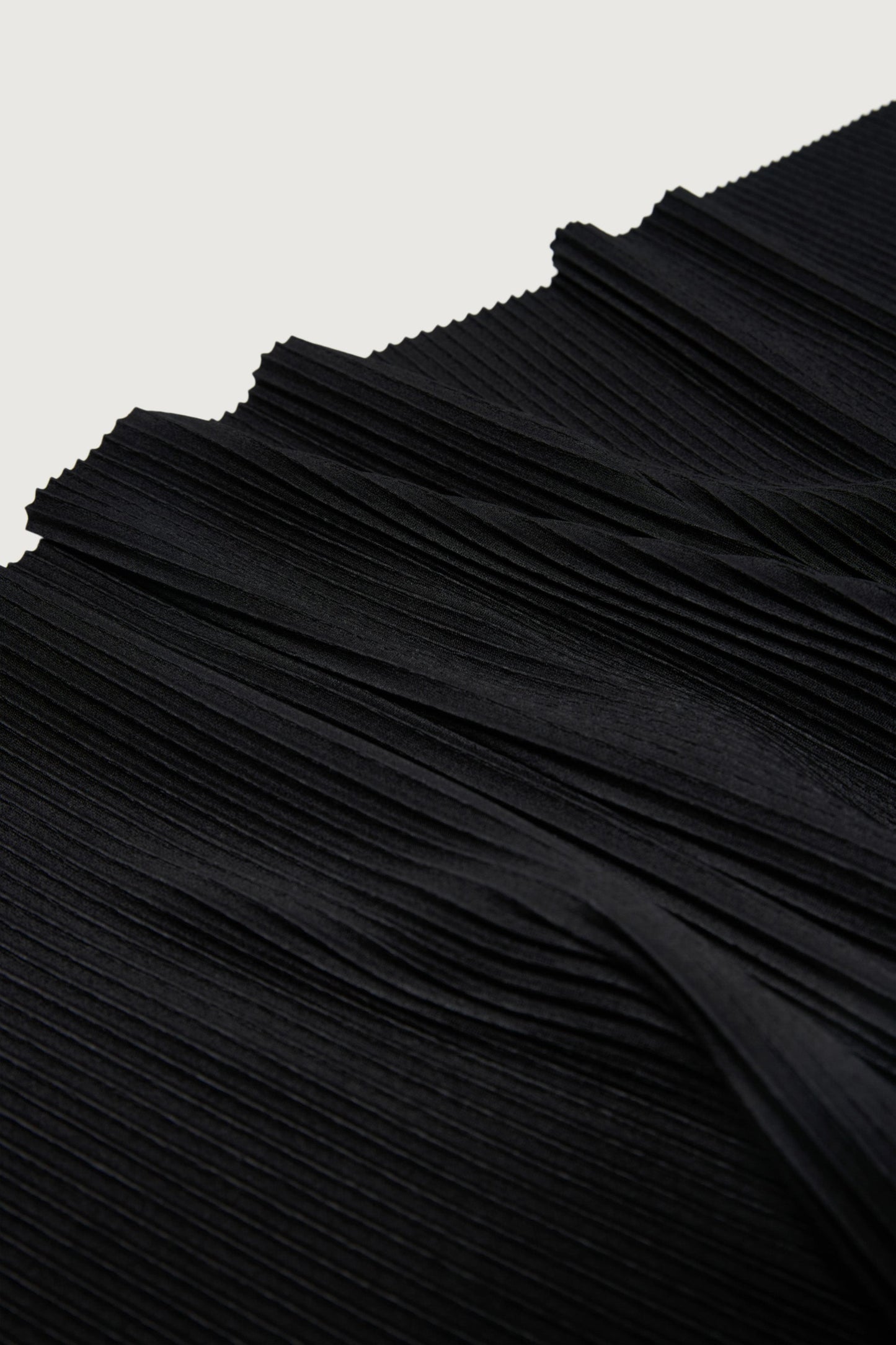 PLEATED KNIT SCARF