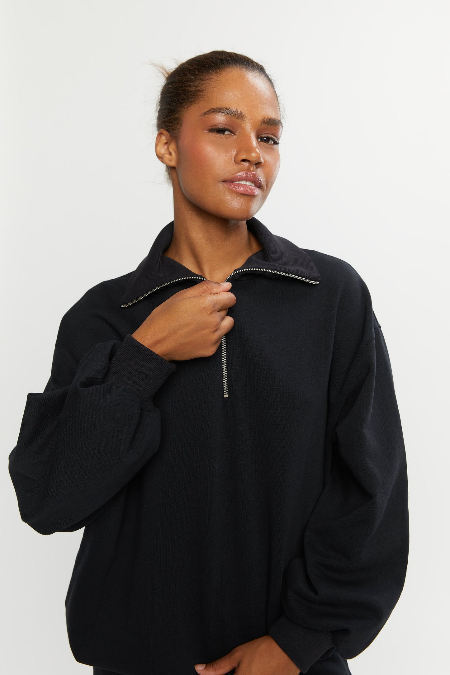 QUARTER ZIP SWEATSHIRT