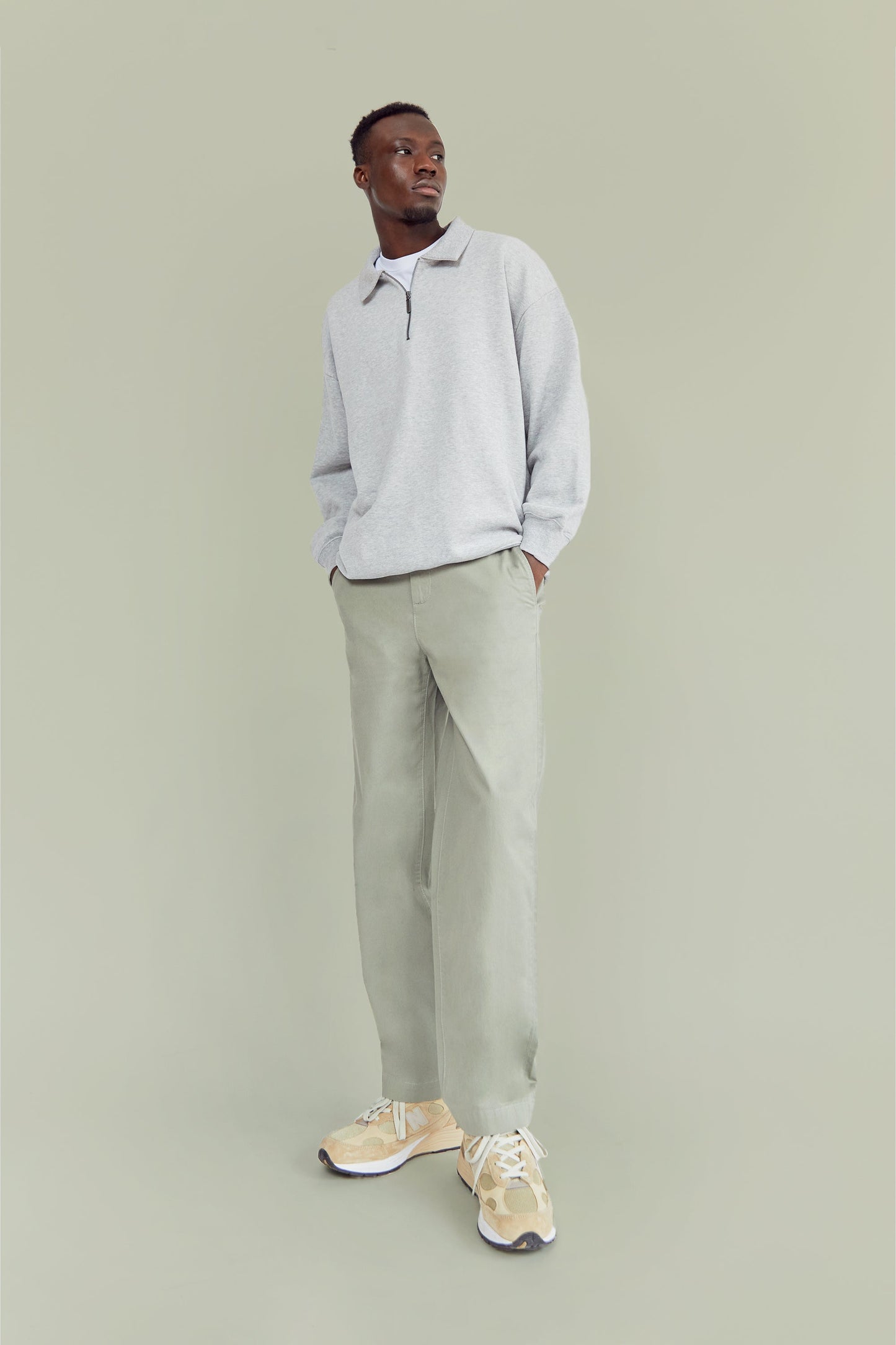 COLLARED HALF-ZIP SWEATSHIRT