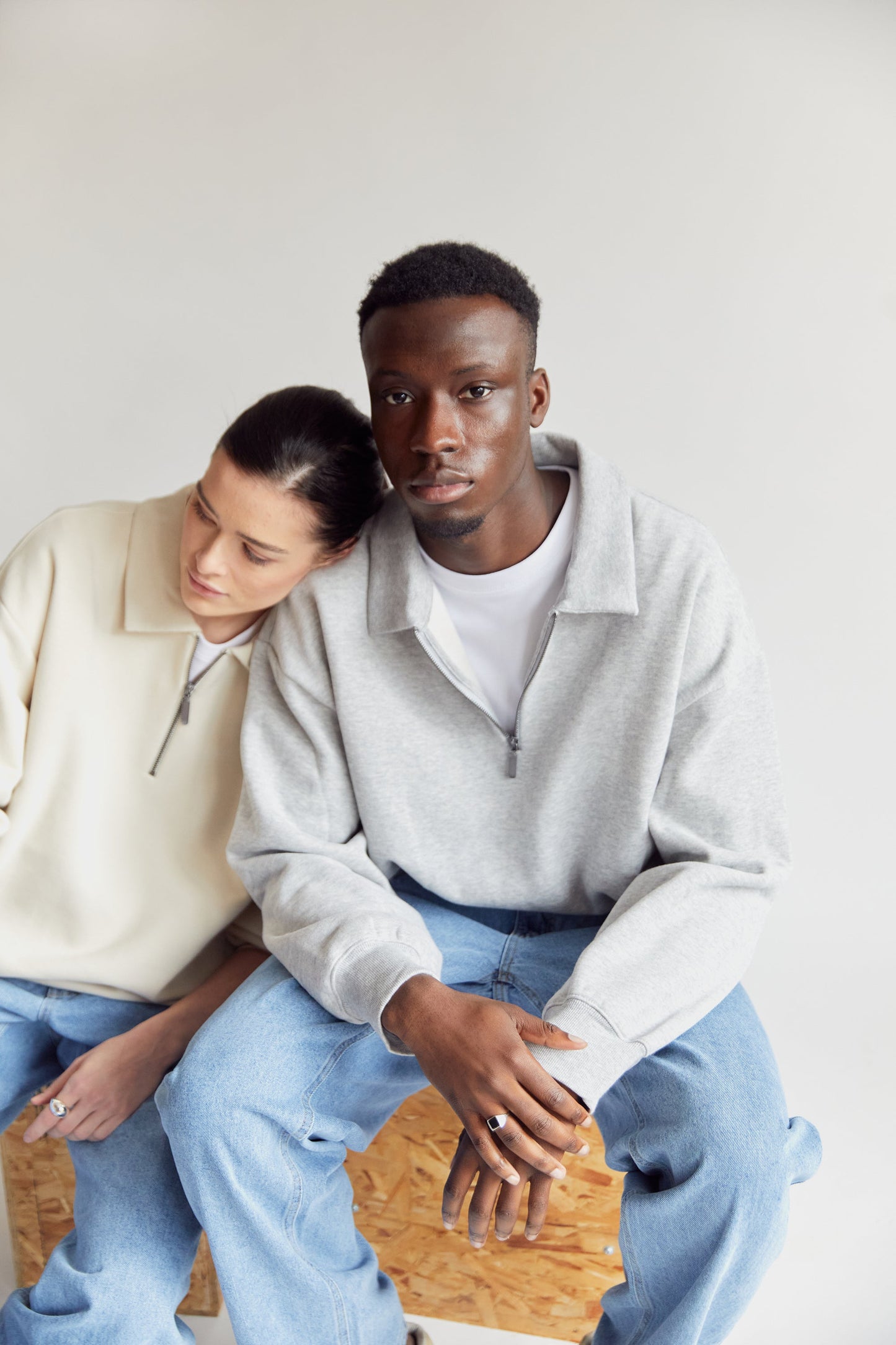 COLLARED HALF-ZIP SWEATSHIRT